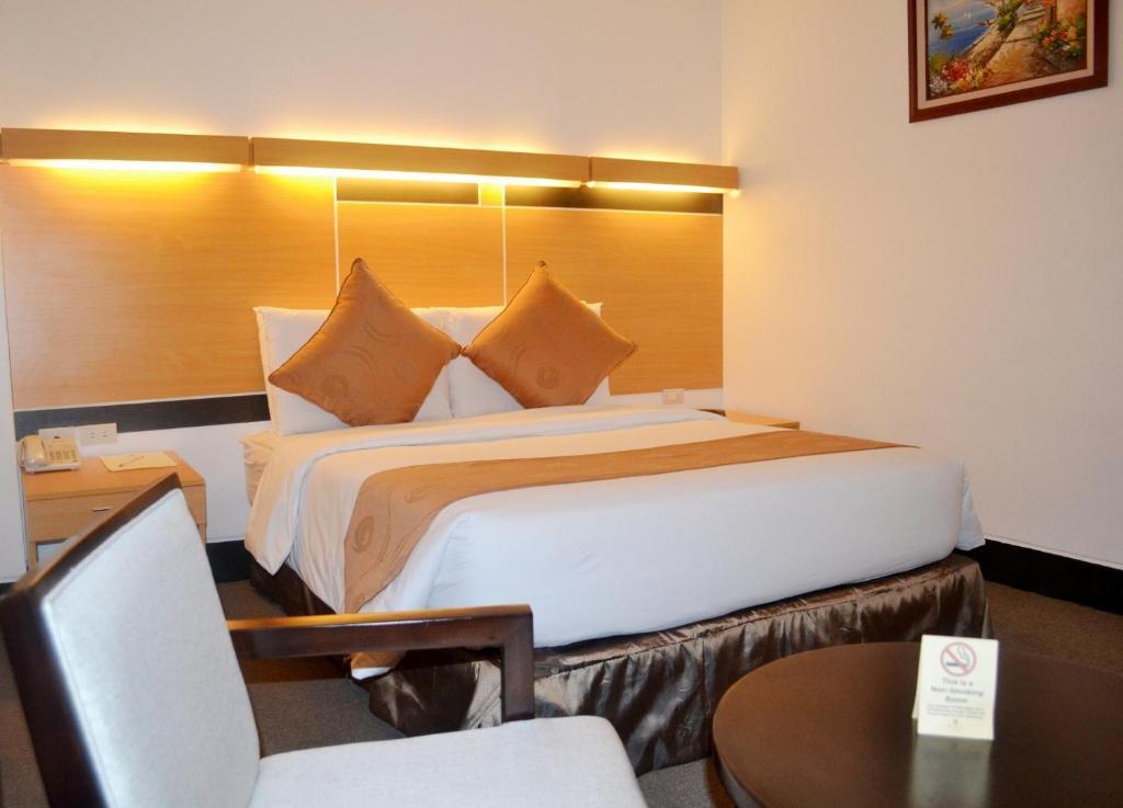 Big 8 Corporate Hotel Tagum Cameră foto